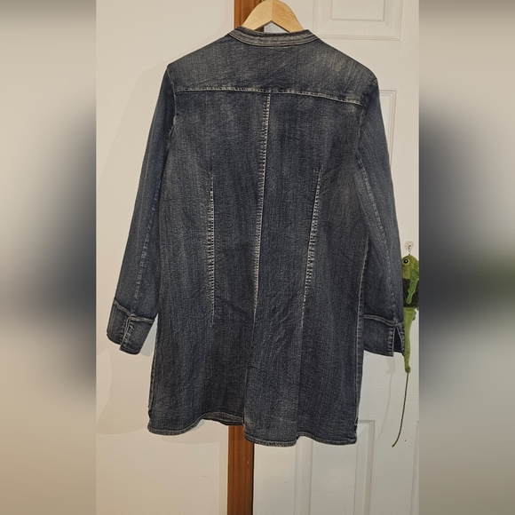 Stylish Denim Jacket with Black Embroidery - Picture 4 of 4